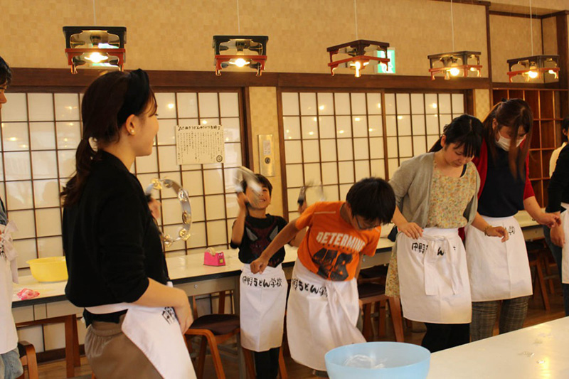 うどん打ち体験！中野うどん学校